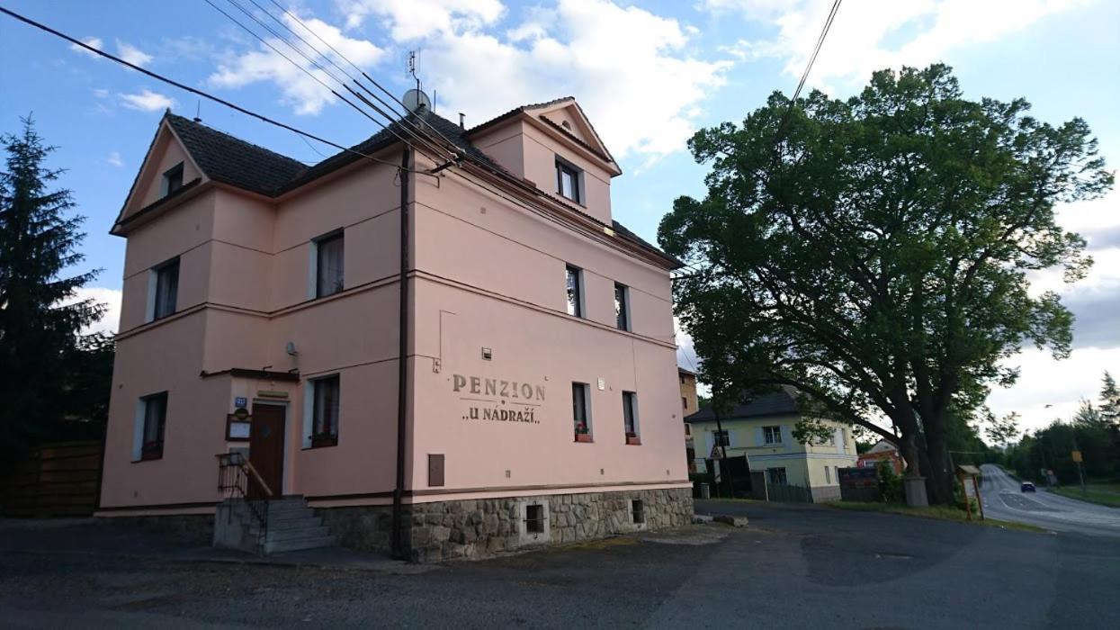 Penzion "U Nadrazi" Horšovský Týn Exterior foto